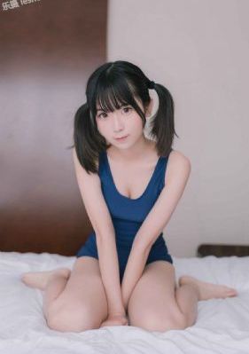 秘书跪趴在办公室调教打屁股_国产剧在线观看完整版